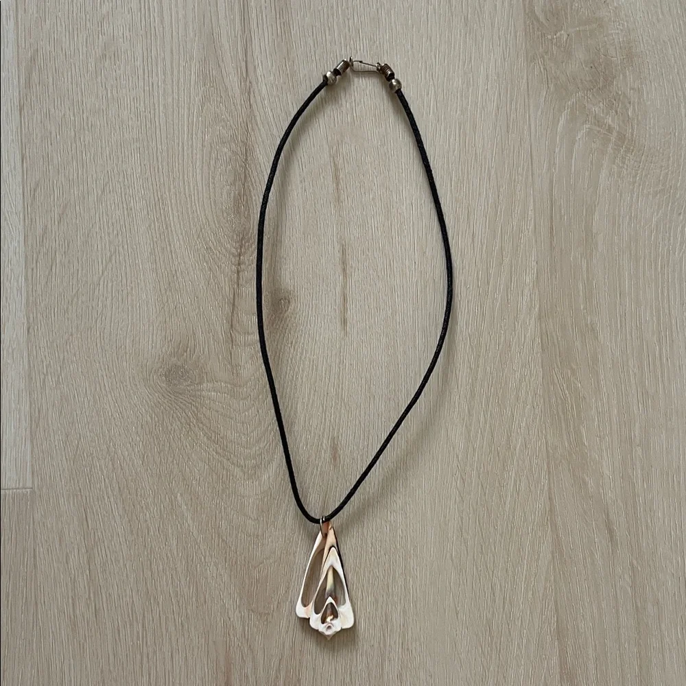 Fun shell pendant chocker necklace one-size unisex new